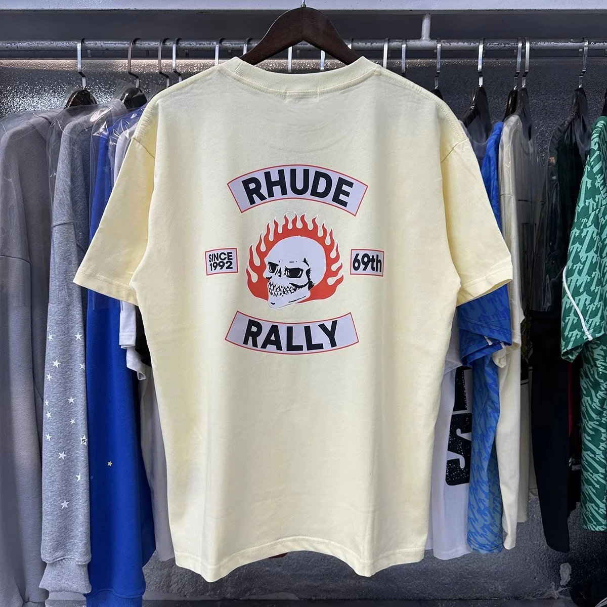 Rhude T-Shirts Hotel Mont Blanc Graphic — 50121 Apricot