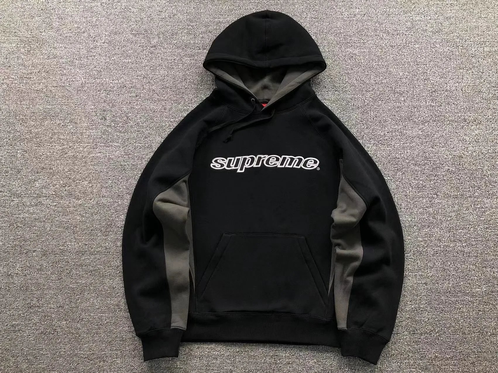 Supreme Hoodies & Sweatshirts Collegiate Number 8 Graphic Crewneck Sweatshirt — E576# split-panel color-block white