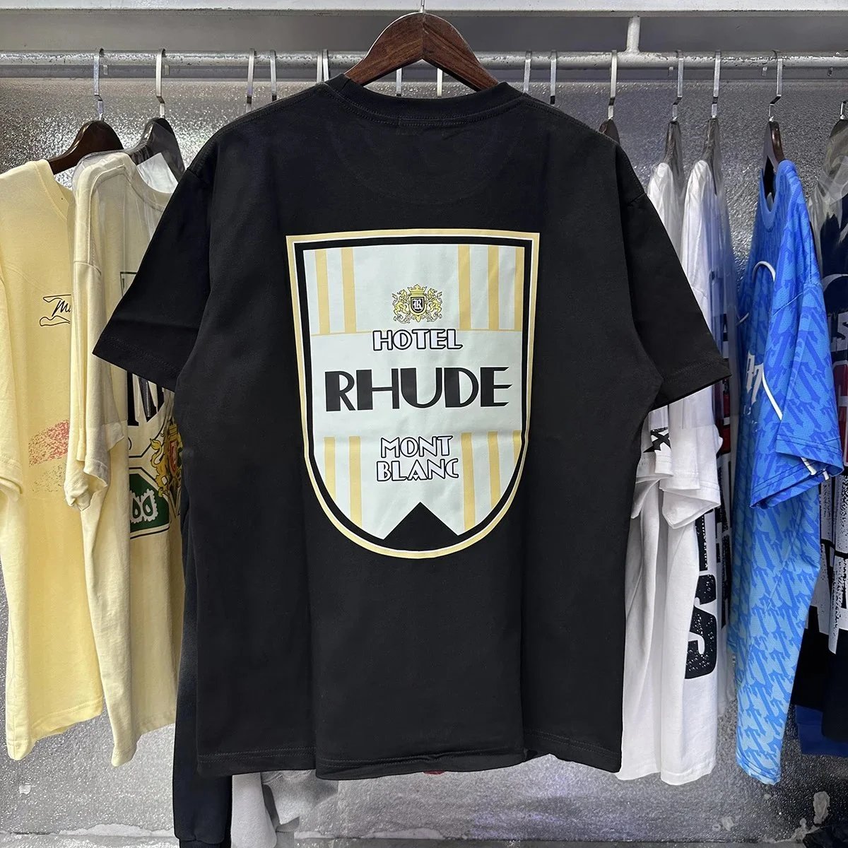 Rhude T-Shirts Hotel Mont Blanc Graphic — 50131 Black