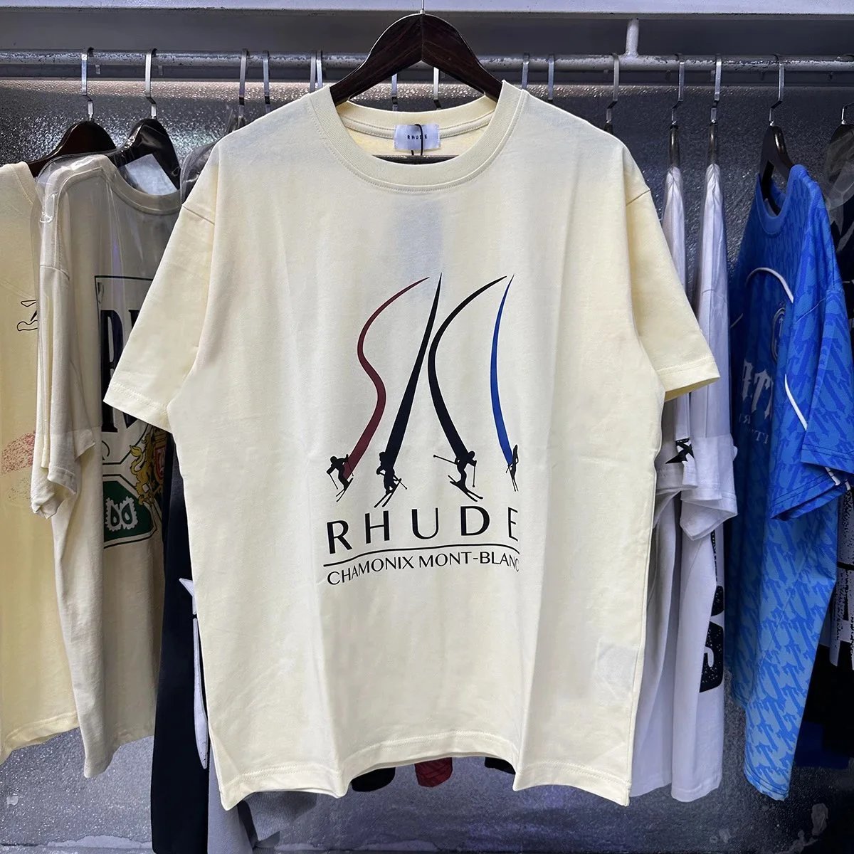 Rhude T-Shirts Hotel Mont Blanc Graphic — 50129 Apricot