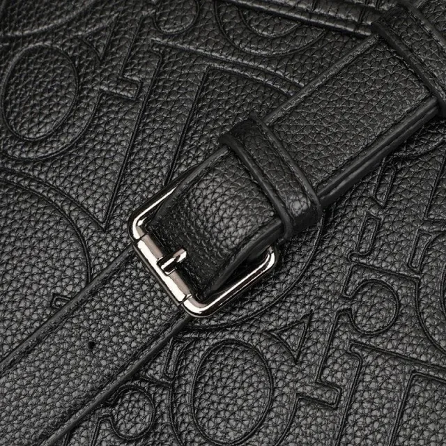 Dior Crossbody Bags Zip-Front Bag product detail image 4