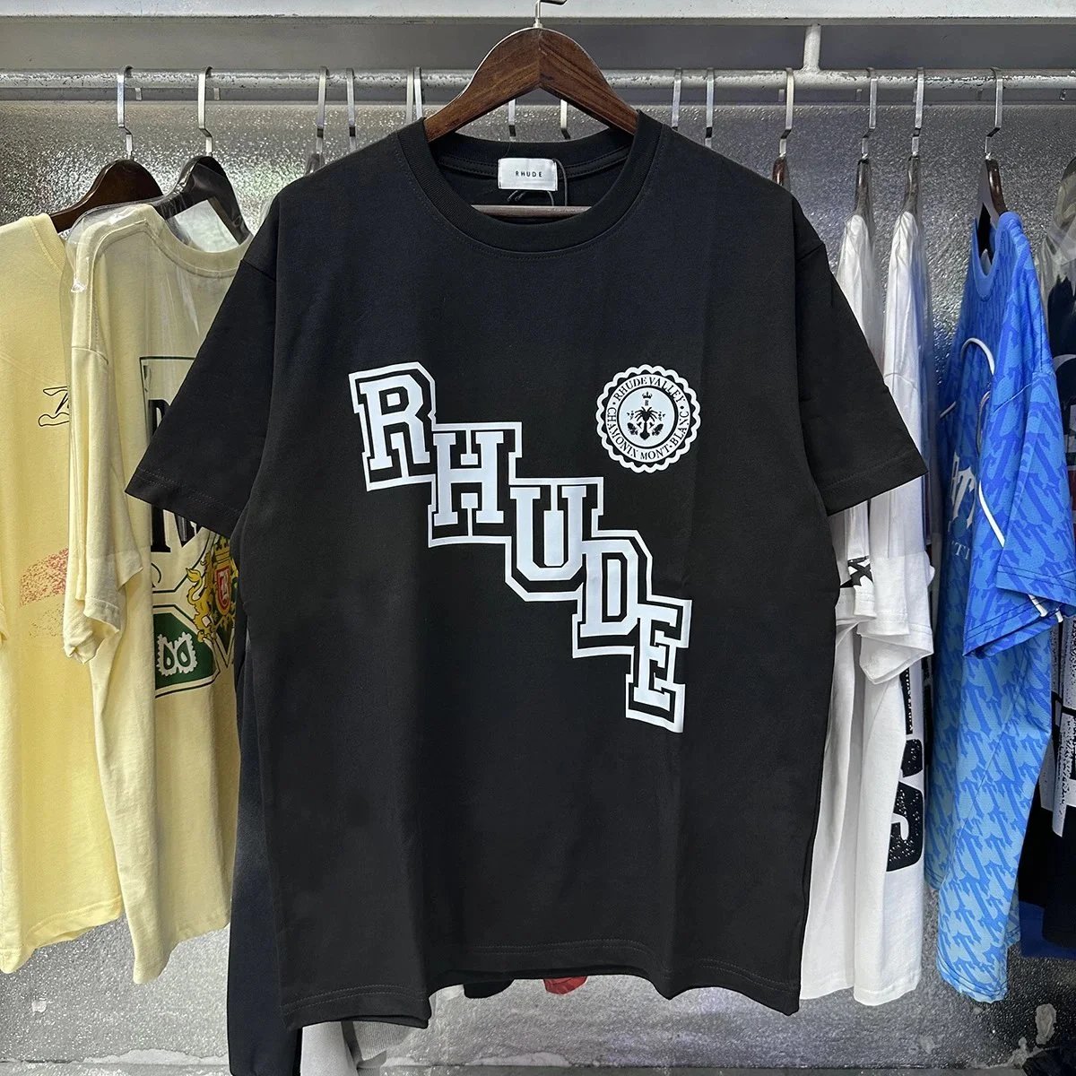 Rhude T-Shirts Hotel Mont Blanc Graphic — 50127 Black