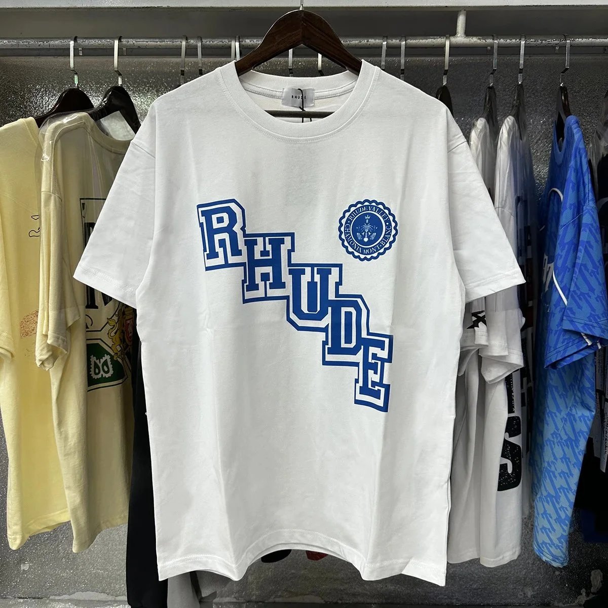 Rhude T-Shirts Hotel Mont Blanc Graphic — 50127 White