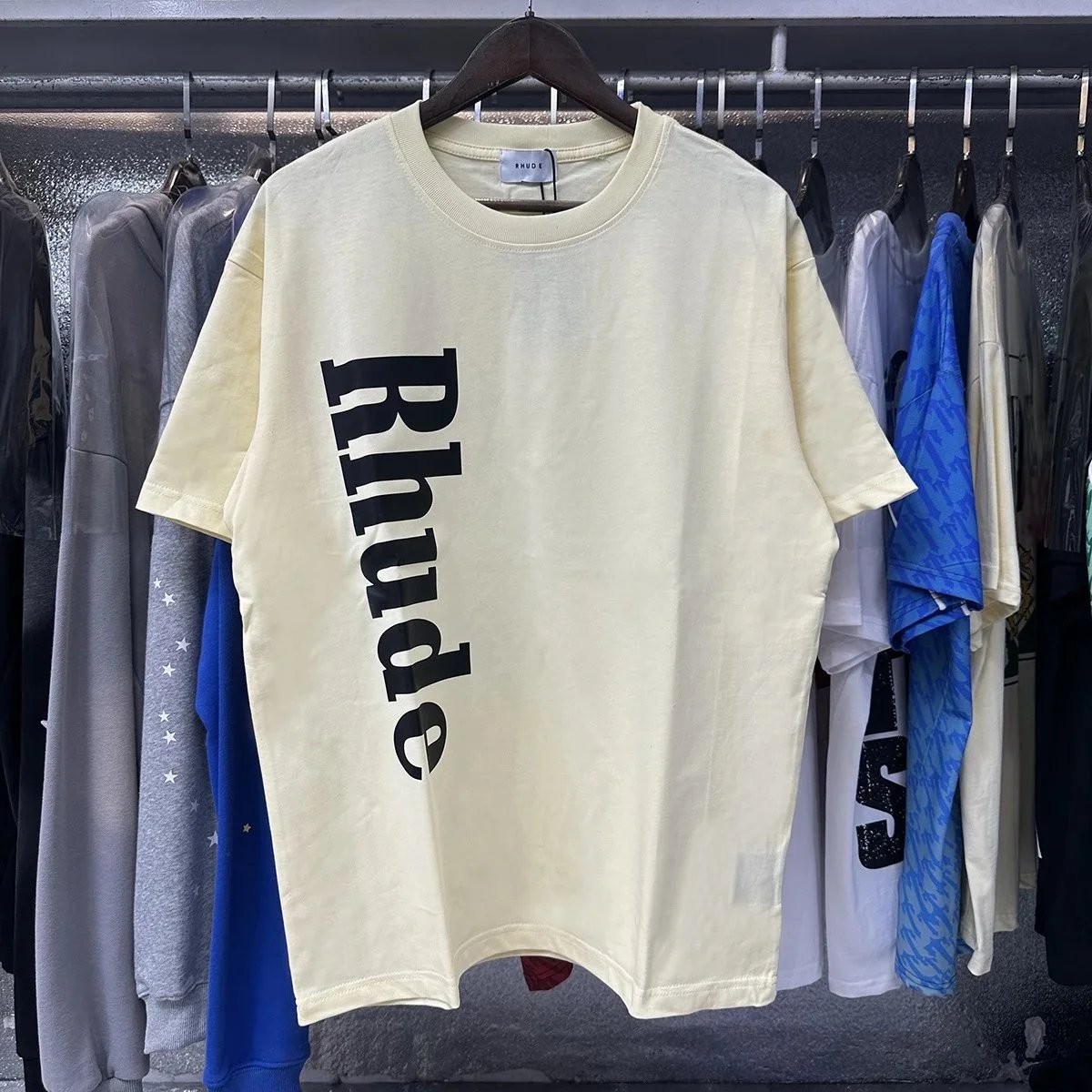 Rhude T-Shirts Hotel Mont Blanc Graphic — 50123 Apricot