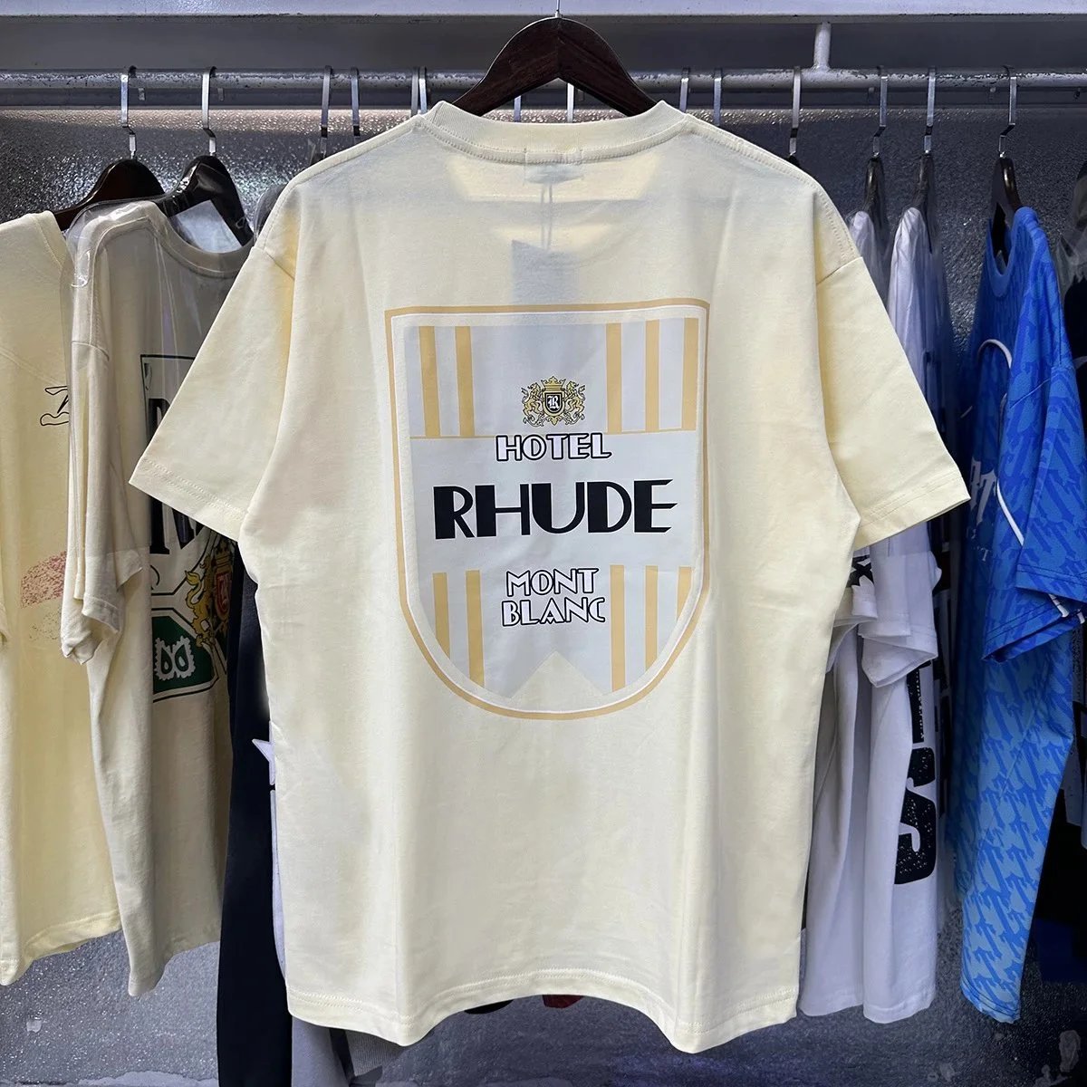 Rhude T-Shirts Hotel Mont Blanc Graphic — 50131 Apricot