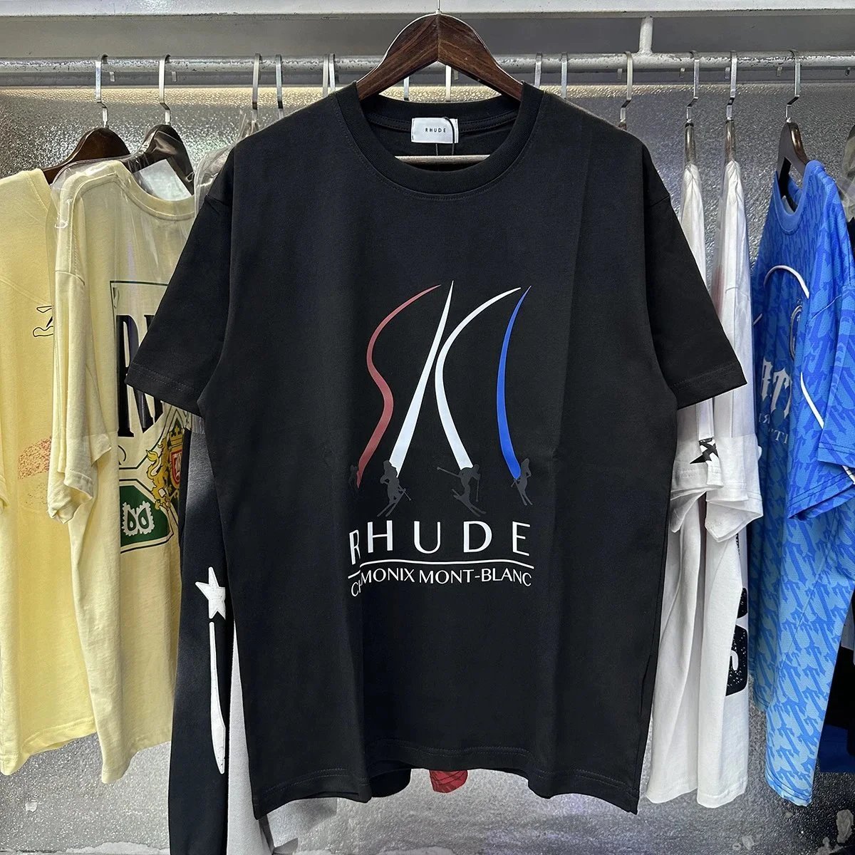 Rhude T-Shirts Hotel Mont Blanc Graphic — 50129 Black