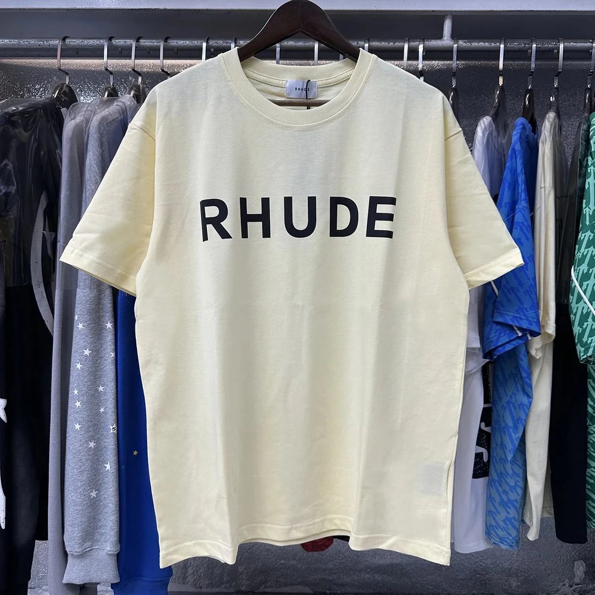 Rhude T-Shirts Hotel Mont Blanc Graphic — 50118 Apricot