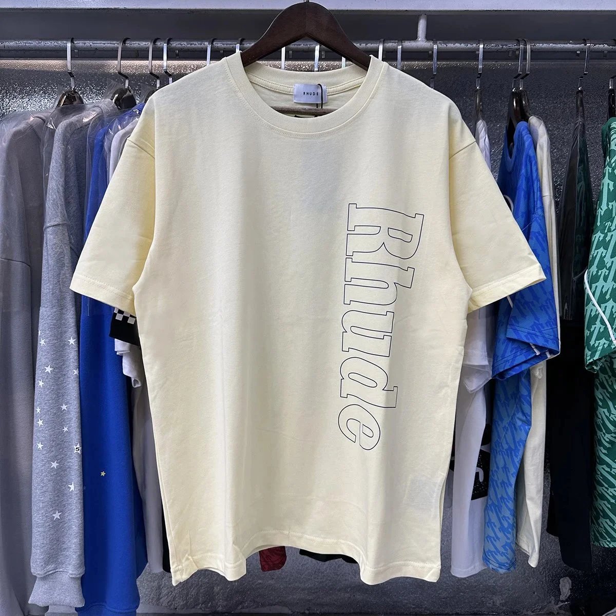 Rhude T-Shirts Hotel Mont Blanc Graphic — 50125 Apricot