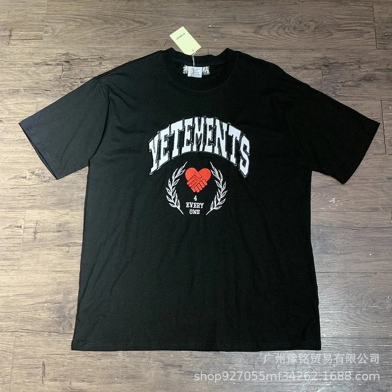 VETEMENTS T-Shirts Graphic Slogan T-Shirt — 2310 Black