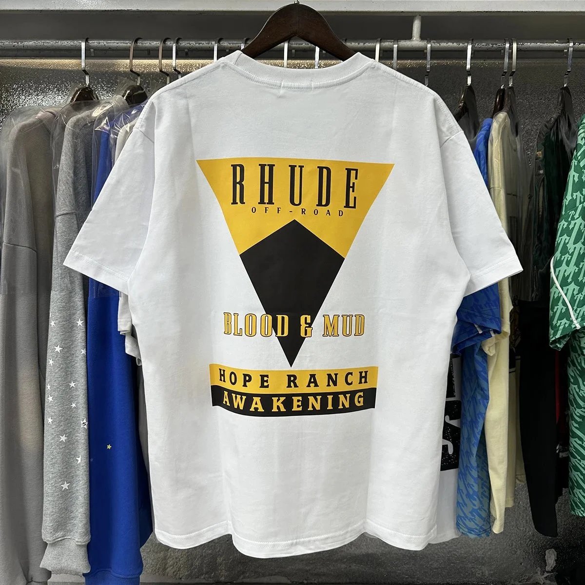 Rhude T-Shirts Hotel Mont Blanc Graphic — 50122 White