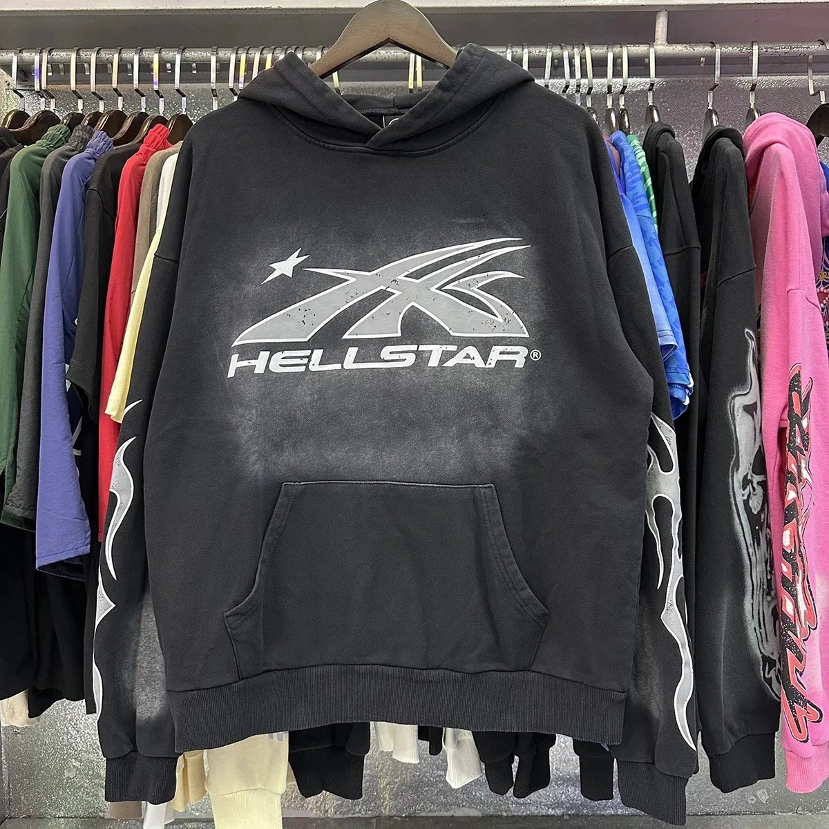 Hellstar Hoodies & Sweatshirts Graphic-print pullover hoodie with kangaroo pocket — 2215 Washed Black