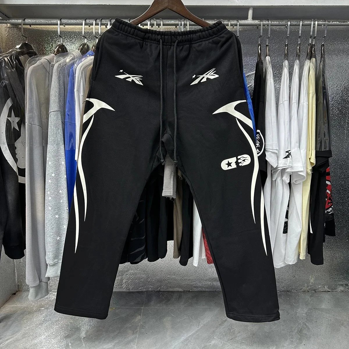 Hellstar Hoodies & Sweatshirts Graphic-print pullover hoodie with kangaroo pocket — 2321 Black