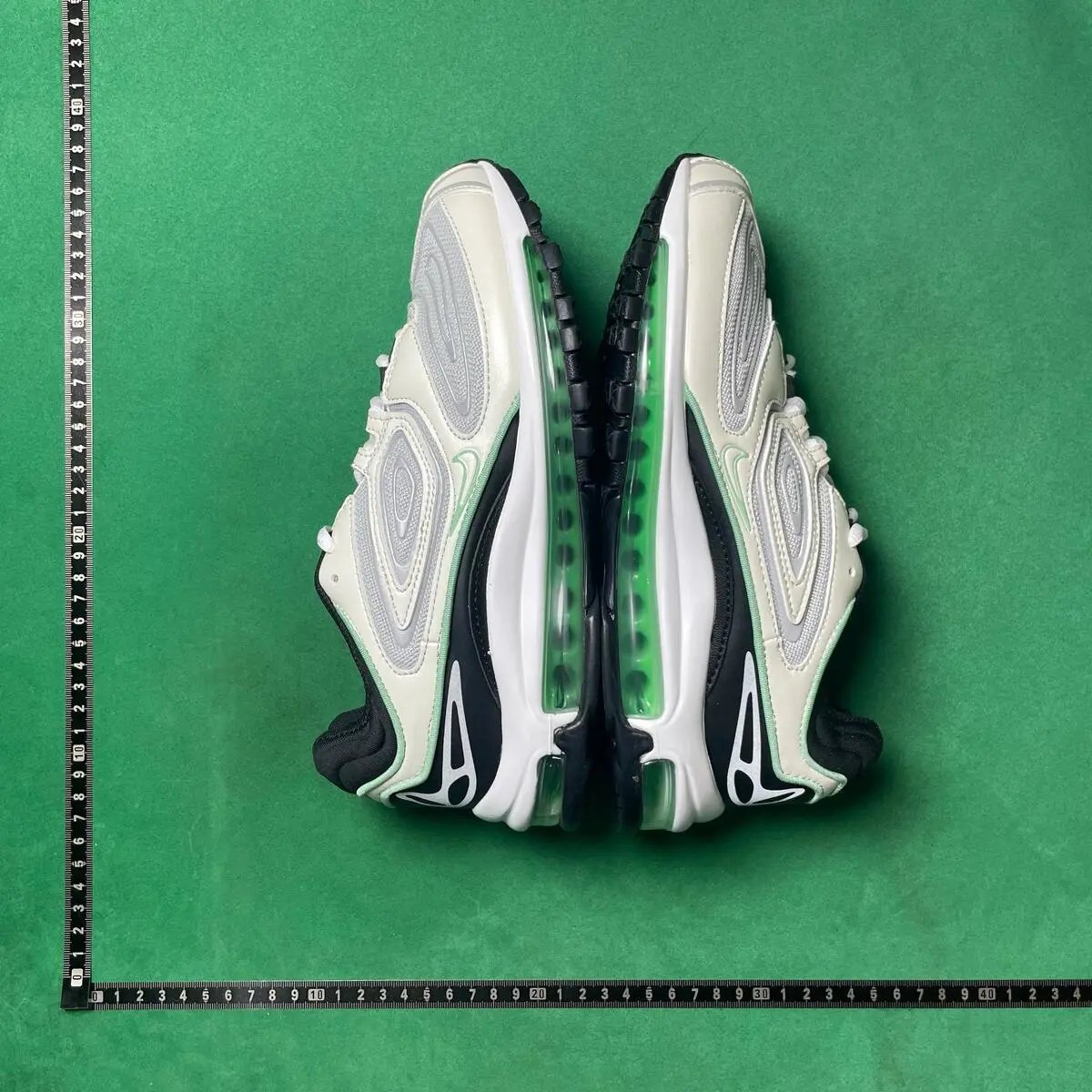 No.6 White Green