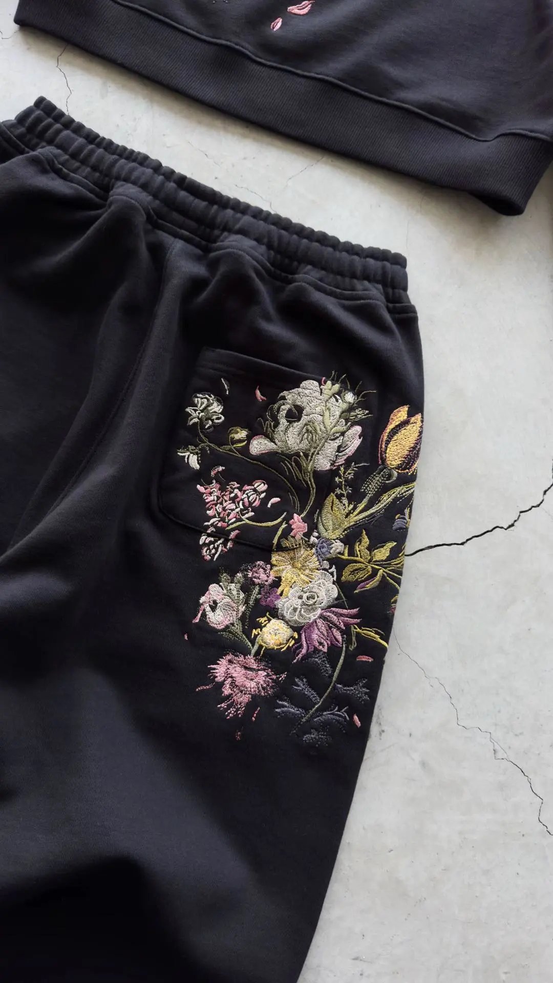Schutze Jeans Cherry Blossom Embroidered Wide-Leg — Black pants (spot)