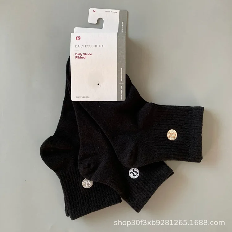 Lulu lulu embroidered logo four seasons mid-high-high solid color mens and womens socks three pairs of sports and leisure socks *no quality issues, no reason to return(pic5) Lulu lulu embroidered logo four seasons mid-high-high solid color men's and women's socks three pairs of sports and leisure socks *no quality issues, no reason to return