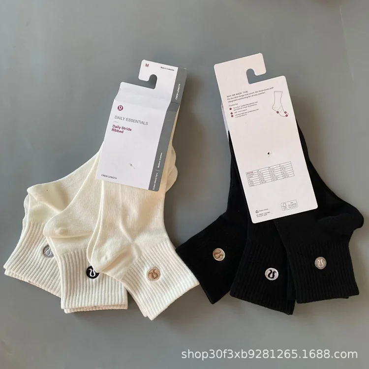Lulu lulu embroidered logo four seasons mid-high-high solid color mens and womens socks three pairs of sports and leisure socks *no quality issues, no reason to return(pic7) Lulu lulu embroidered logo four seasons mid-high-high solid color men's and women's socks three pairs of sports and leisure socks *no quality issues, no reason to return