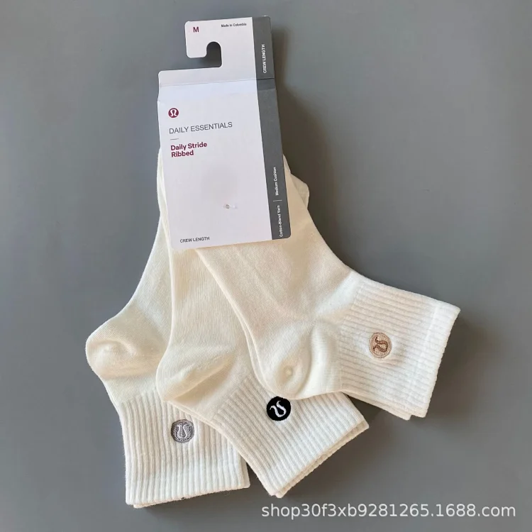 Lulu lulu embroidered logo four seasons mid-high-high solid color mens and womens socks three pairs of sports and leisure socks *no quality issues, no reason to return(pic4) Lulu lulu embroidered logo four seasons mid-high-high solid color men's and women's socks three pairs of sports and leisure socks *no quality issues, no reason to return