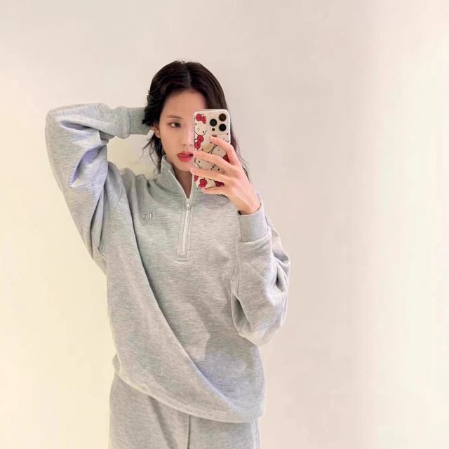 ALO Accolade quarter- zip Sweater: seller detail photo 2