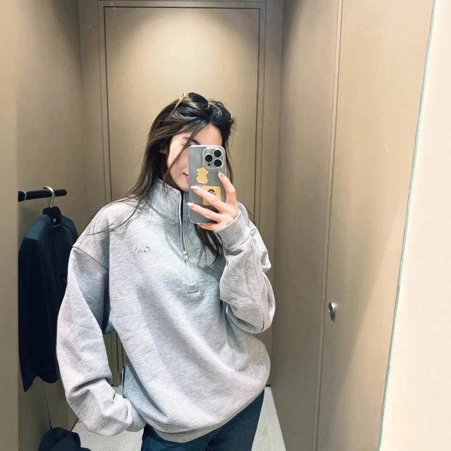 ALO Accolade quarter- zip Sweater: seller detail photo 3