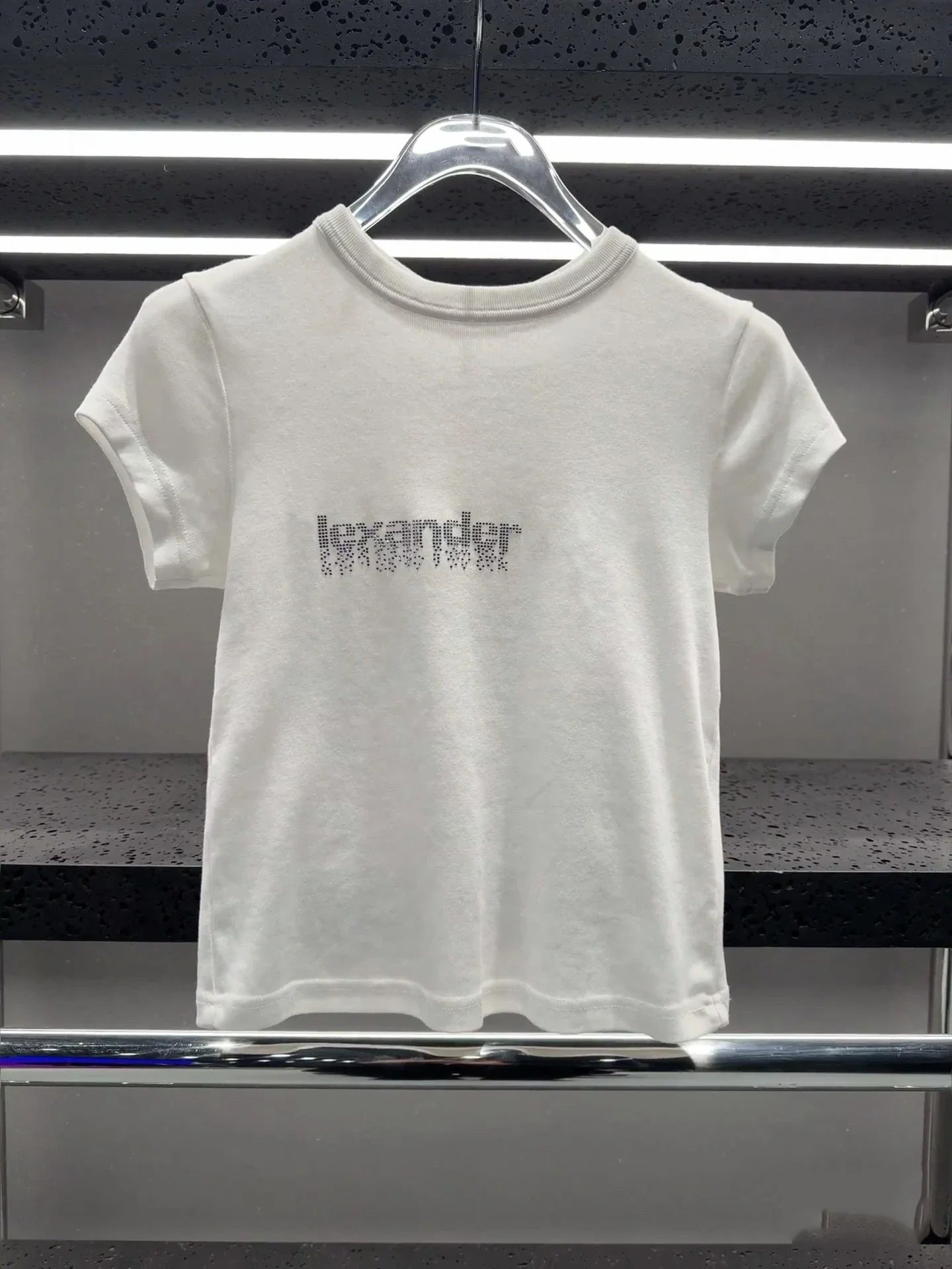 Correct version of 2026 early spring new letter hot diamond high weight threaded fabric right shoulder slim short-sleeved T-shirt for women
