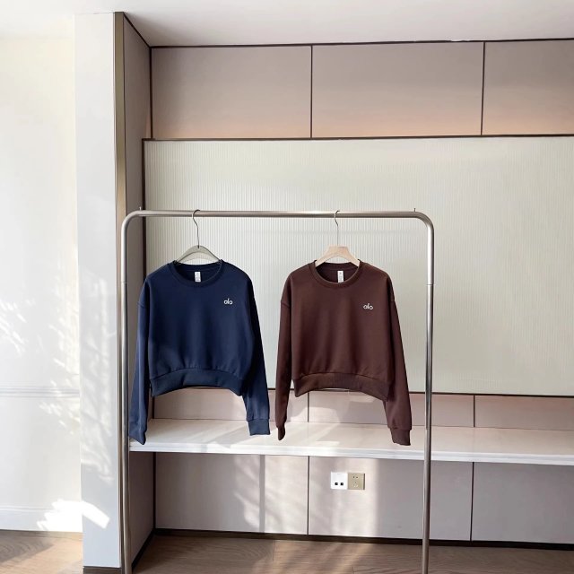 ALO Cropped Accolade Crewneck: seller detail photo 3