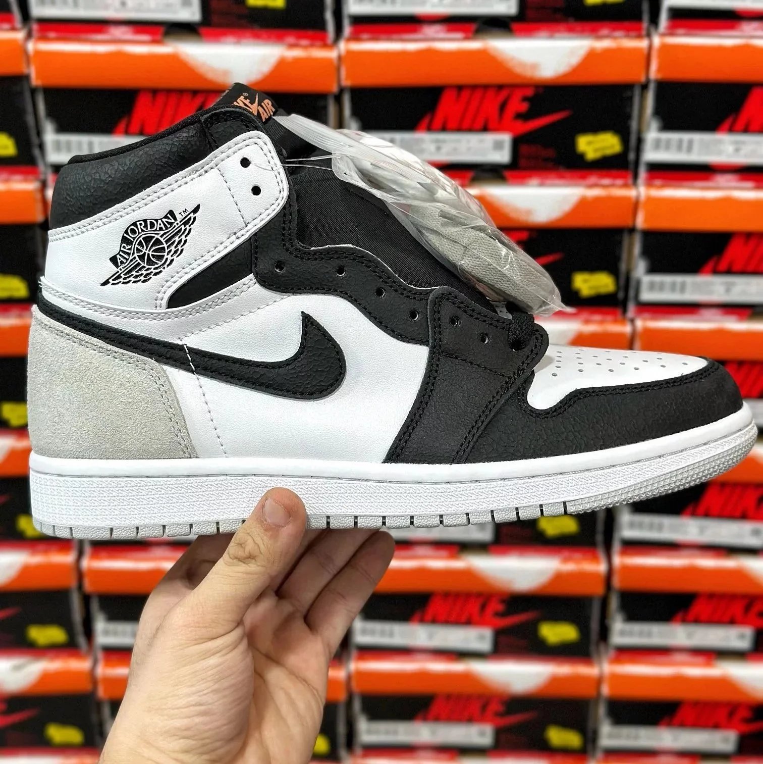 Bleached Coral Black Grey Toe 555088-108