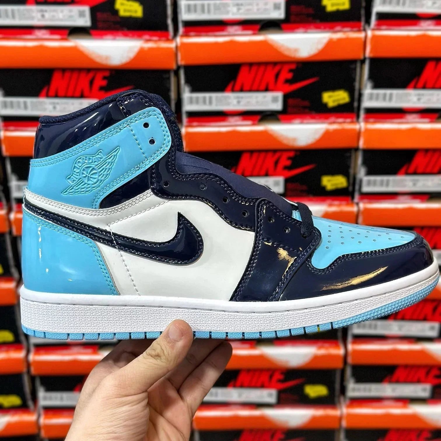 Blue Chill" All-Star Patent Leather UNC CD0461-401