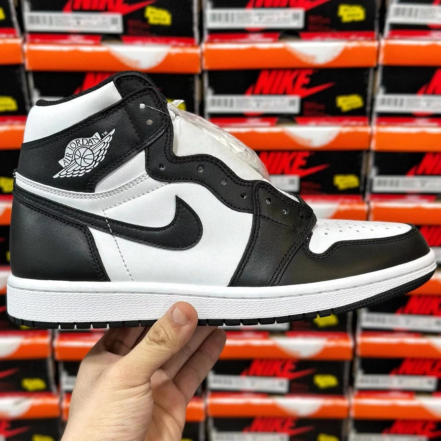 Black White 555088-010