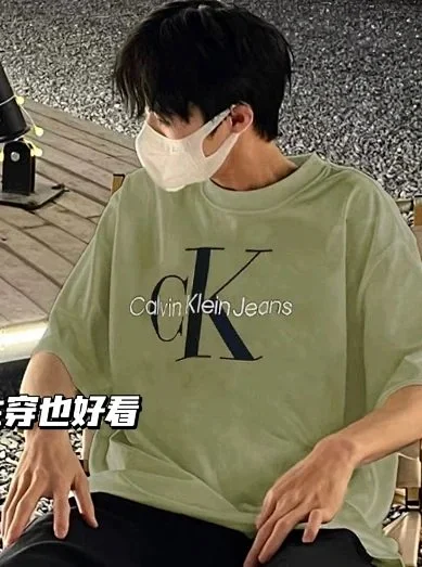 Calvin Klein T-Shirts Short-Sleeve Jeans Logo Graphic product detail image 7