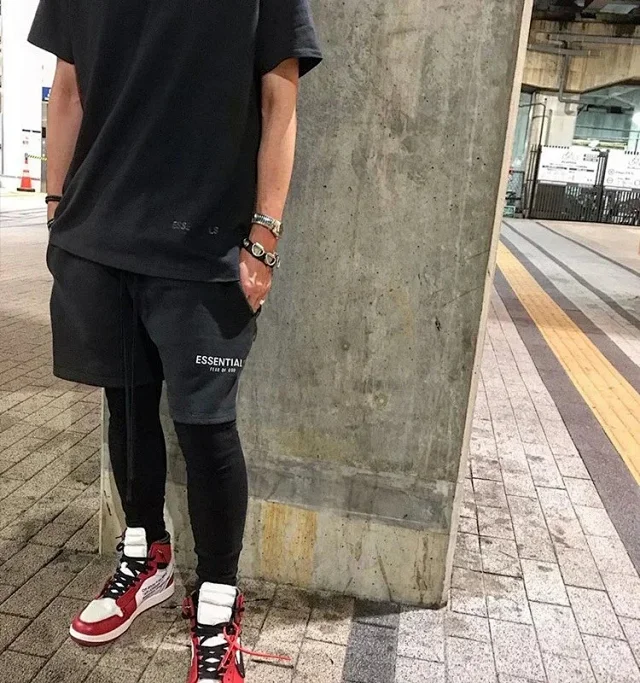 Fear of God Shorts ESSENTIALS logo drawstring product detail image 17