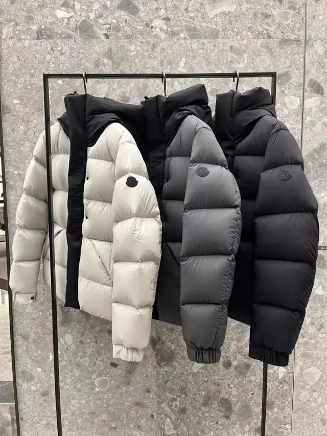 Moncler Down Jackets Quilted puffer product detail image 7