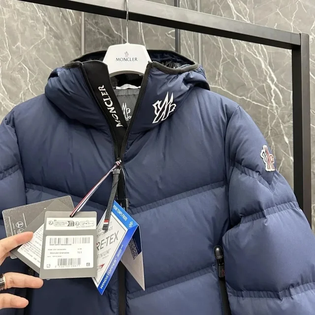 Moncler Down Jackets Hooded quilted puffer jacket product detail image 8