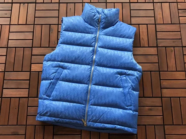 Dior Vests Monogram Quilted Puffer Vest product detail image 4