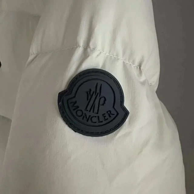 Moncler Down Jackets Hooded quilted puffer jacket product detail image 10