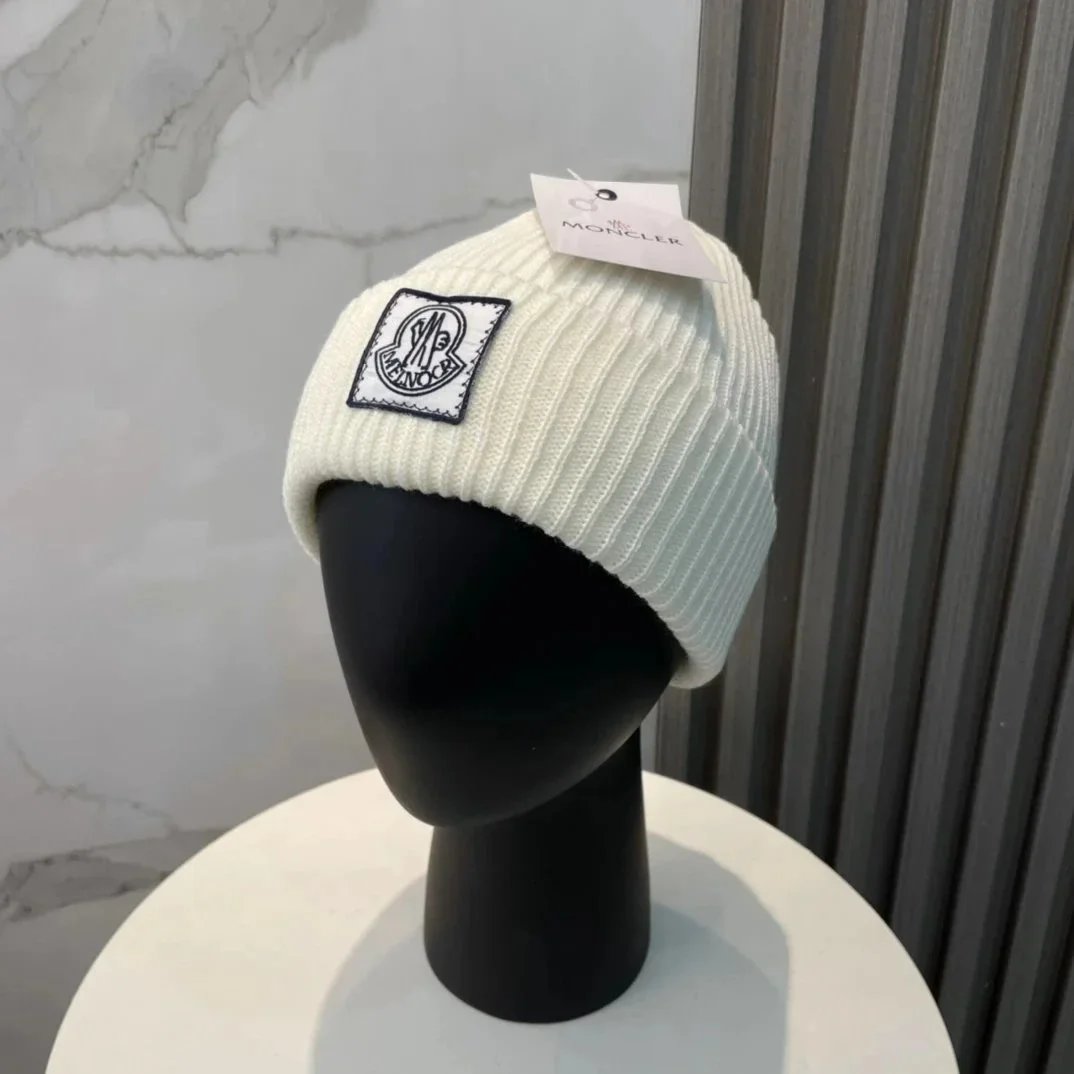 Moncler Off-White Ribbed Knit Beanie - rep czapki