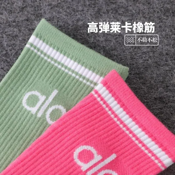 Alo Unisex Half-Crew Sock White with Red Logo - 8