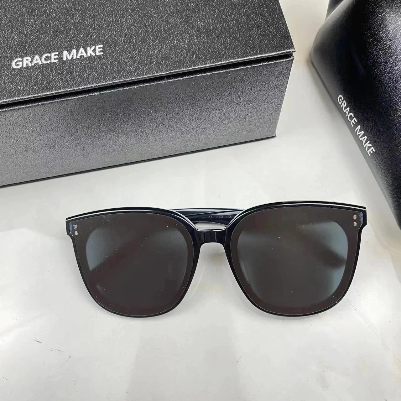 ROCOCO Oval Frame Black Sunglasses - 5