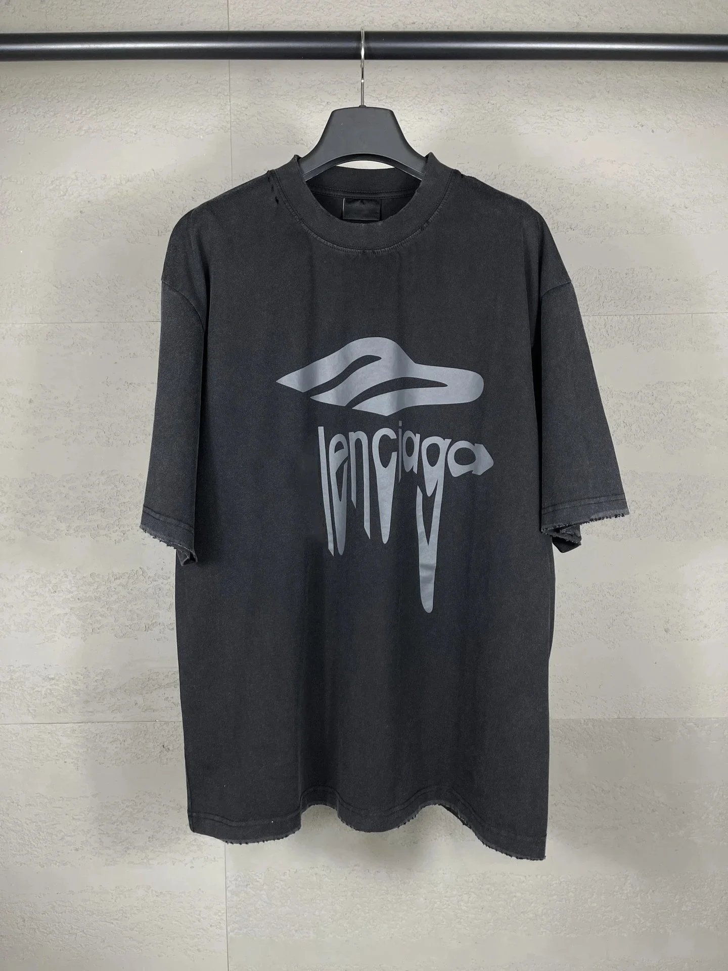 3M Letter Print Distressed T-Shirt photo 5