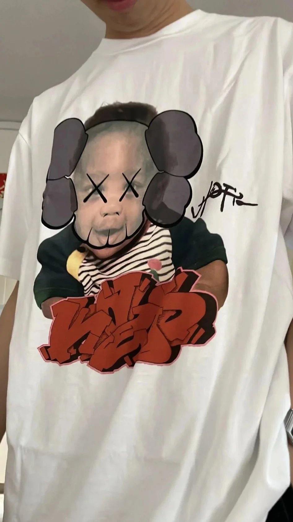 Travis Scott Utopia x KAWS T-Shirt photo 8