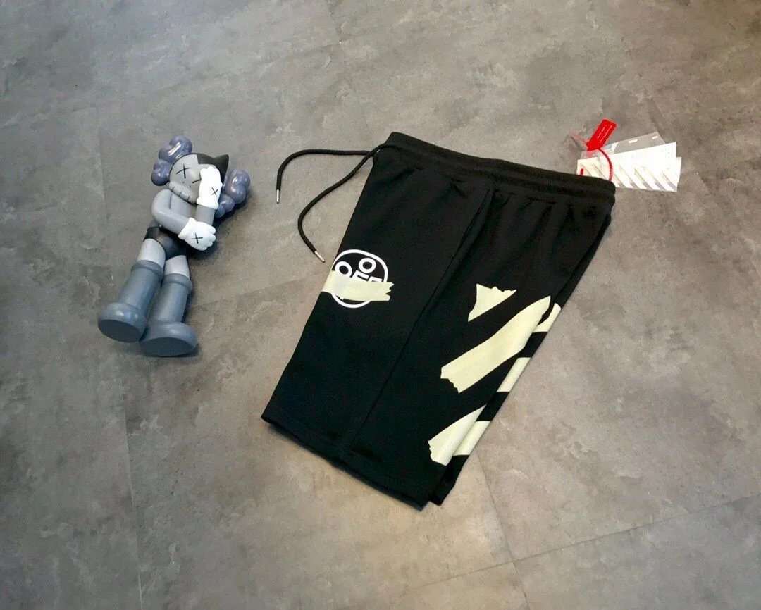 OFF Stripe Paint Letter Shorts photo 5