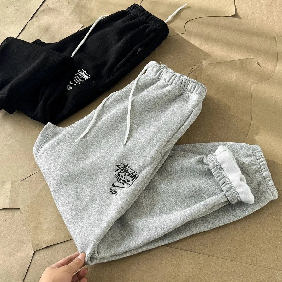 Logo Embroidered Fleece Sweatpants photo 4