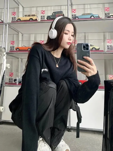 Off-White Knit Sweater with Back Graphic Print Cream - 9