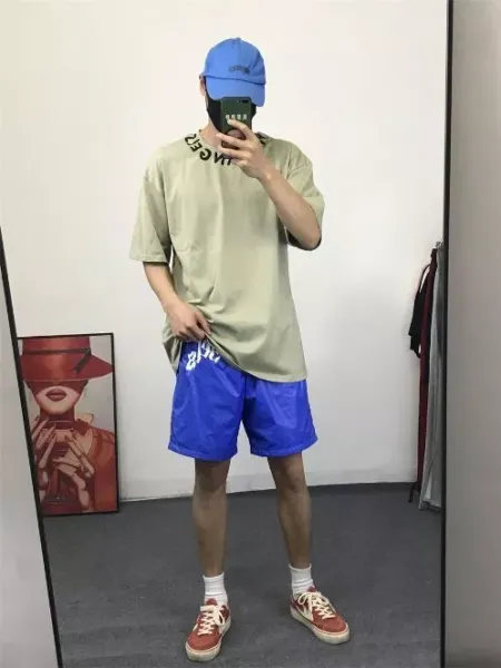 Design Oversized Graphic T-Shirt in Beige with Blue Shorts Set - 33