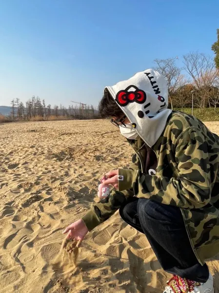 A Bathing Ape x Hello Kitty Camo Hoodie White - 2
