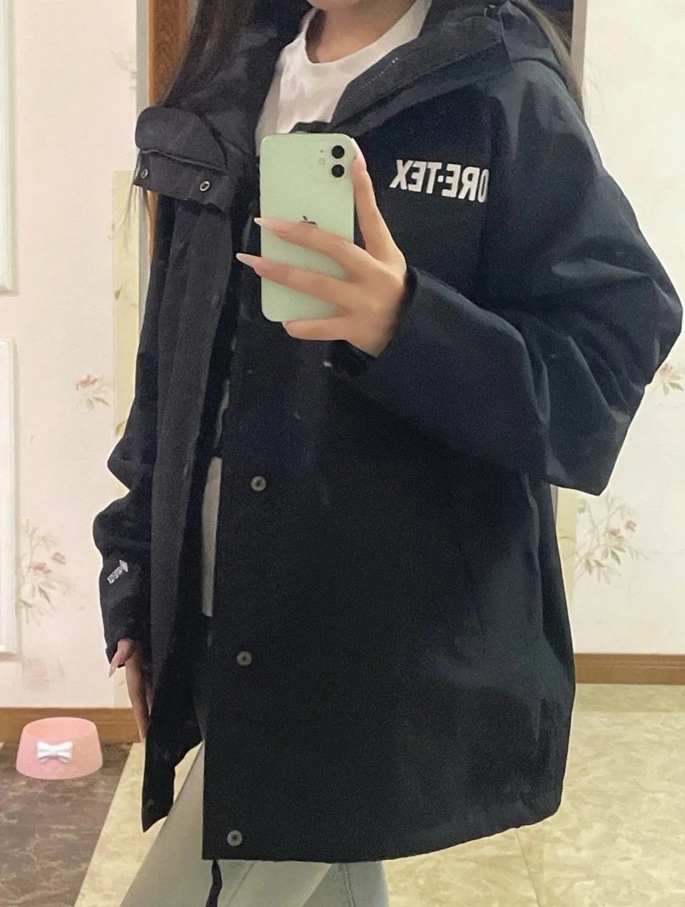 Burberry UE Hard Shell Hooded Windbreaker photo 3