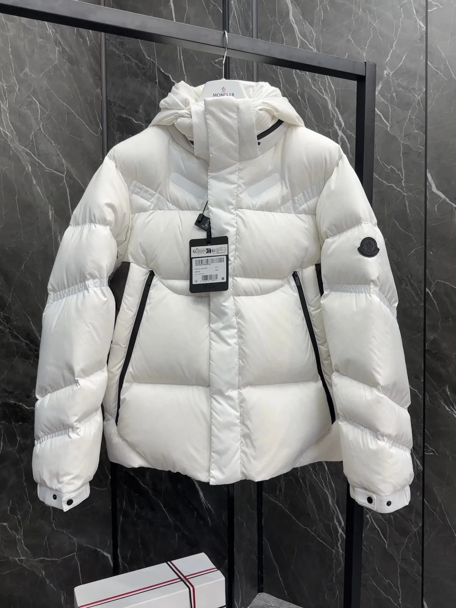 Jarama Down Jacket photo 3