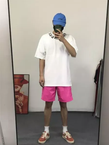 Design Oversized Graphic T-Shirt in Beige with Blue Shorts Set - 25