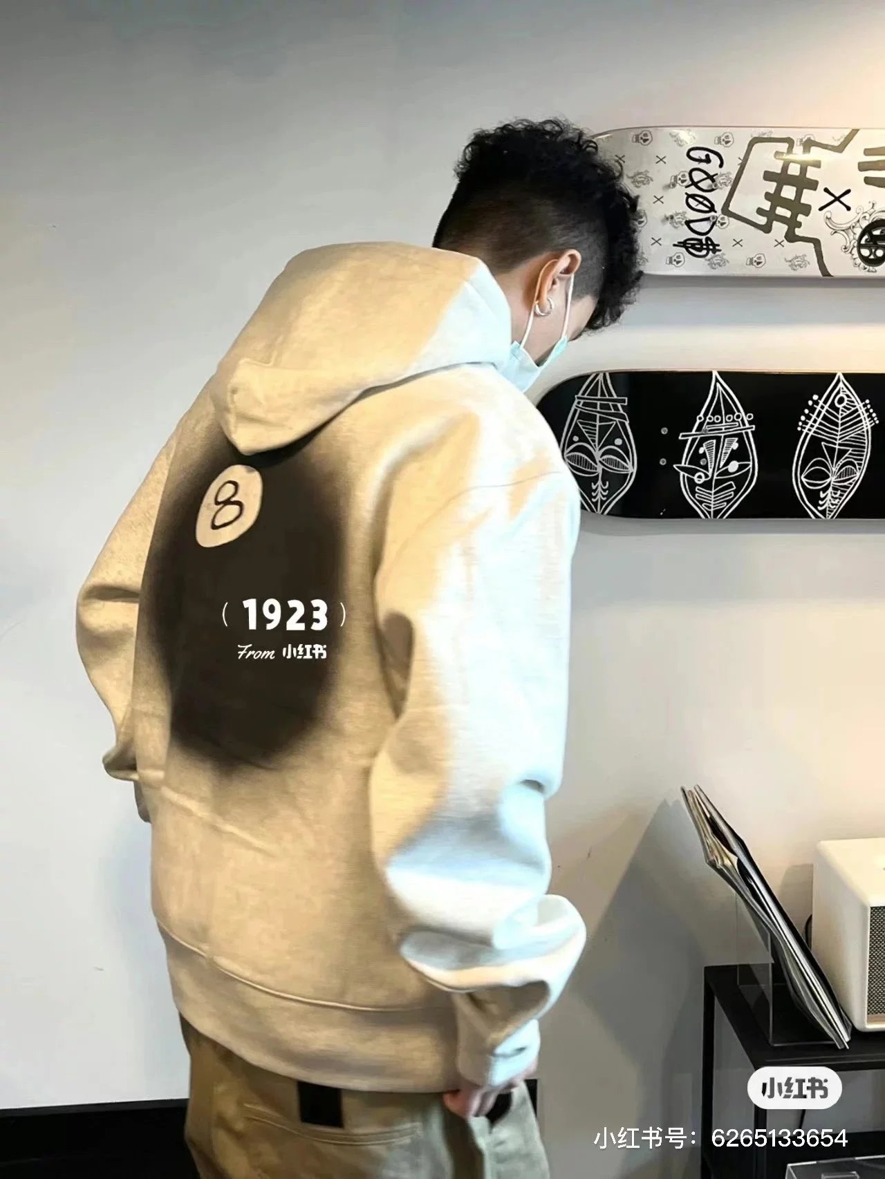Stussy 22FW Spray Ink 8 Ball Hoodie photo 3