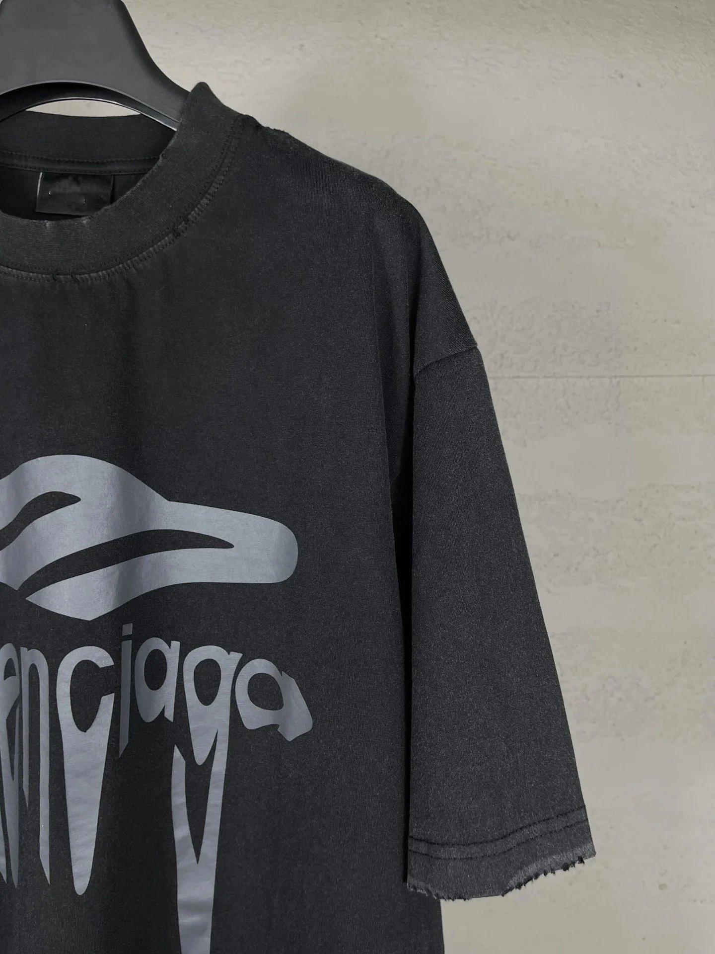 3M Letter Print Distressed T-Shirt photo 7