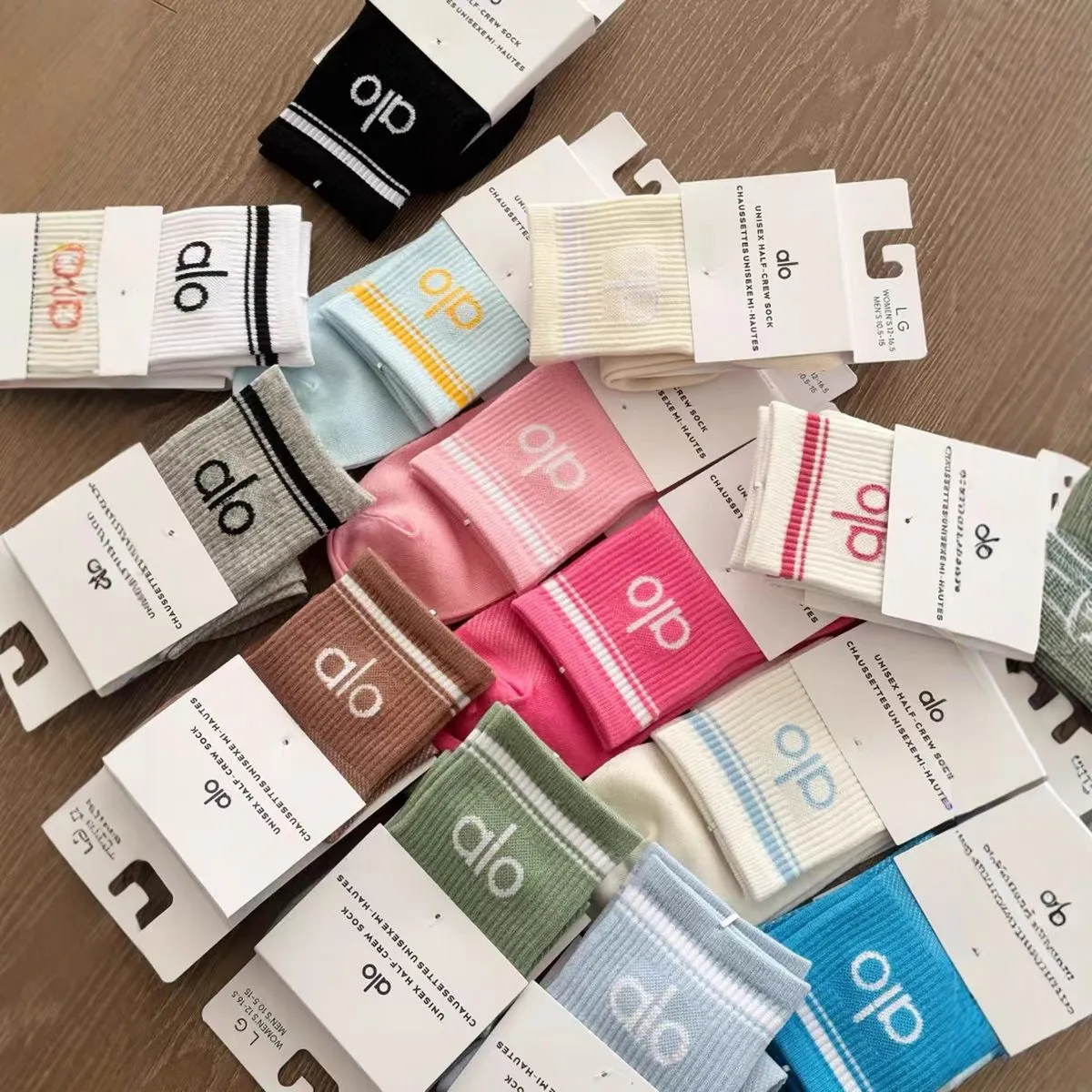 alo socks (33 styles